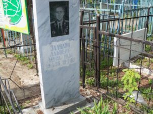 Могила сына М. Джалиля Альберта на Новотатарском кладбище