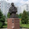 Памятник Мусе Джалилю около школы №1186 в Москве